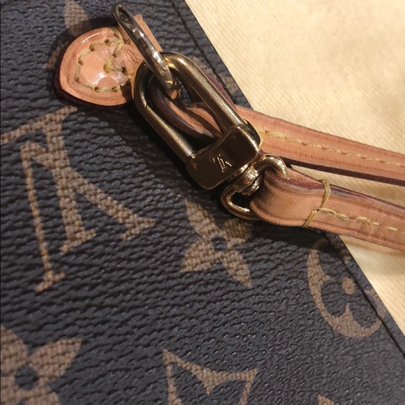 Louis Vuitton Wristlet with Light Pink Interior - Picture 5 of 5